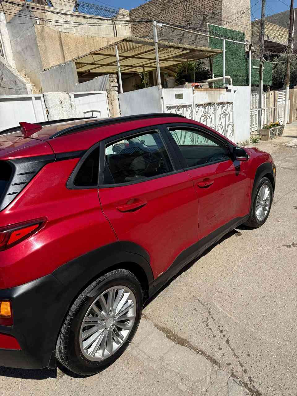 السلام عليكم
كونا 2021 فول مواصفات ضربتها مثل ما موضح بل منشور بي صور الحادث طاخه طخه صغيره بل لغد من حادث امريكا  ماشيه 51ml
السعر 137 وبيها مجال السياره بأسمي 
للتواصل *********** 
او ***********
