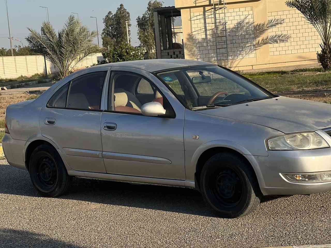 السلام عليكم 
نيسان صني موديل ٢٠١٣
بدي كوري مكفولة ماعدا الباب جهة اليمنى بيه تعديل بارد والسيارة بيه جراد بالكشر 
كهربائيات وكير ومكينة بدون اي نقص تبريد وتدفئة جاهزة السيارة 
رقم كربلاء بسمي 
العنوان واسط /الكوت 
السعر ٨٦ وبيه مجال 
***********
