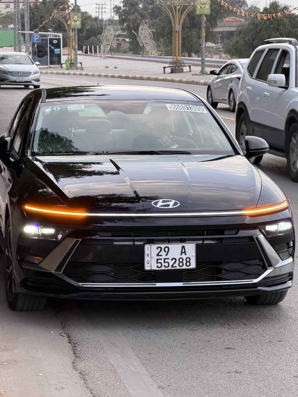 سلام عليكم 
سوناتا 2025شهداء
سياره ماشيه 30الف km 
فول ما عده لفتحه 
تشغيل عن بعد 
مكينه وكير مكفولات 
تبريد ثلج 
تخم تاير جديد 
ردار امامي 
قياده ذاتيه 
محرك 2500GDi
اضائه LEDامامي وخلفي 
رقم مميز 
سياره كلش نضيفه ودواخل نضيفه 
حادثه دعاميه لخلفيه فقط 
سعر سياره 192بيه مجال بسيط 
مكان سياره كوت مركز لمدينه 
***********
