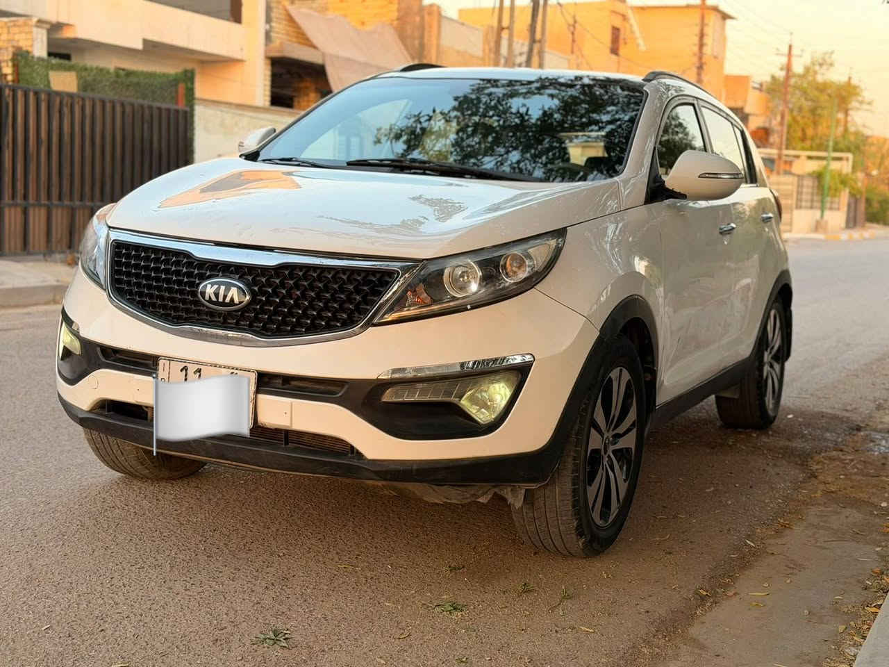 السلام عليكم.. سبورتج خليجي رقم بغداد 
السعر ... 125 

فول مواصفات
محرك 2000 دوووش 
بانوراما 
بصمه تشغيل بصمه ابواب
مري شفت 
اشاير بالمري
مانع تزحلق 
نضام منحدرات 
هواي مواصفات بعد
كاميرا شاسه تااب
تبريد ثلج 
كشنات نضيفه
تاير جديد باتري جديد
السياره مسويلها ادامه شامله
ارضيه تغليف جلد
بيها صبغ باب سياق فقط بدون اي دواخل سونار موجود 
العنوان بغداد..  ‭*********** بغداد, العراق
