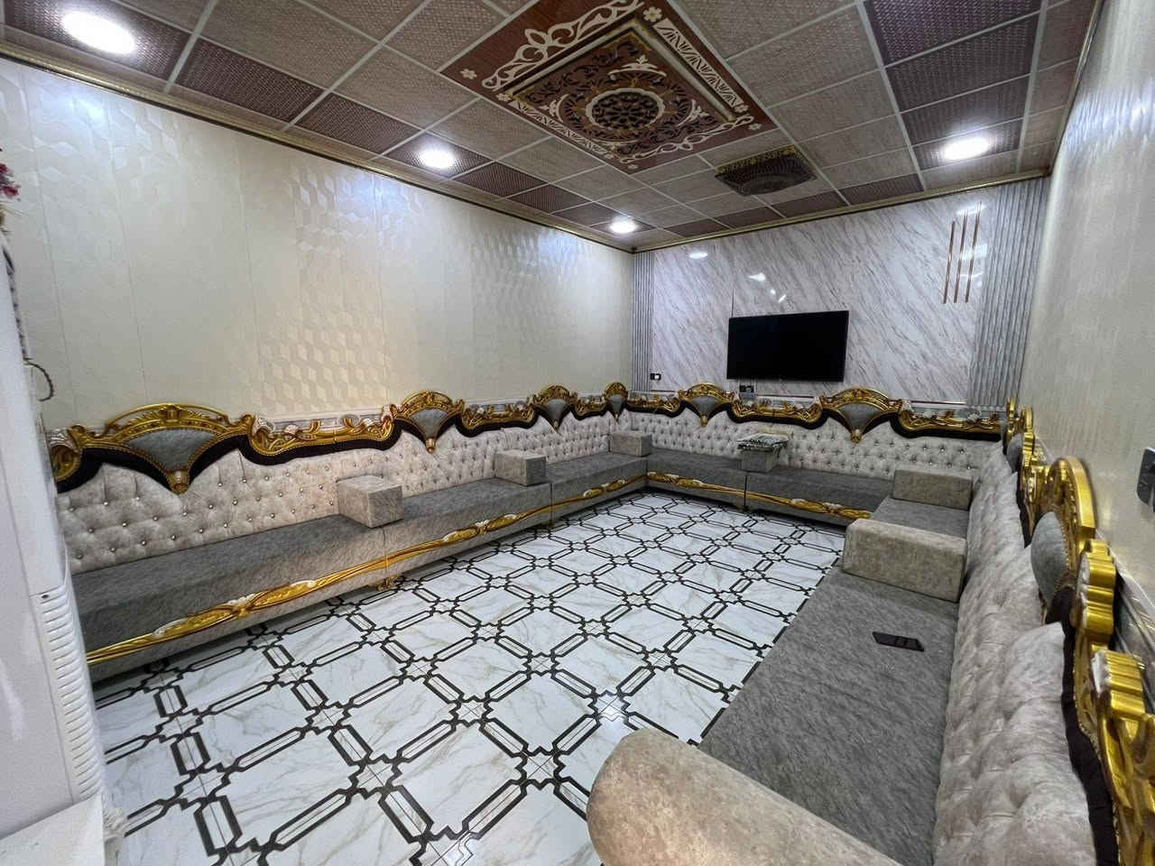 دار للبيع الرمادي منطقة ال5 كيلو
قرب جامع الشهداء
البيت ركن ووجه للشارع السايدين وقريب من مجمع عمر الراوي 
البيت طابقين مساحة البناء 210متر
البيت مكون من 5 غرف نوم ومطبخ واستقبال 
البناء طابق اول حجر والثاني بلوك
البيت يتم بيعه مع الاثاث 
البيت مفوض بالطابو المعاملة منجزة في البلدية لغرض التسجيل
السعر 160 مليون الدار يباع مع بعض الأثاث 
يعني بردات وتخم وسبالت عدد6 بيهن سبلت كنتوري
مع كاونترات مطبخ حار وبارد
خطين ماء
3 خطوط كهرباء
وخط انترنيت ضوئي
للإستفسار الاتصال على الأرقام التالية
*********** واتساب
*********** واتساب
او مراسلة الصفحة في اي وقت نعتذر عن التأخير عن الرد في بعض الأحيان
نستقبل جميع العروض العقارية في مدينة الرمادي
ابو احمد
