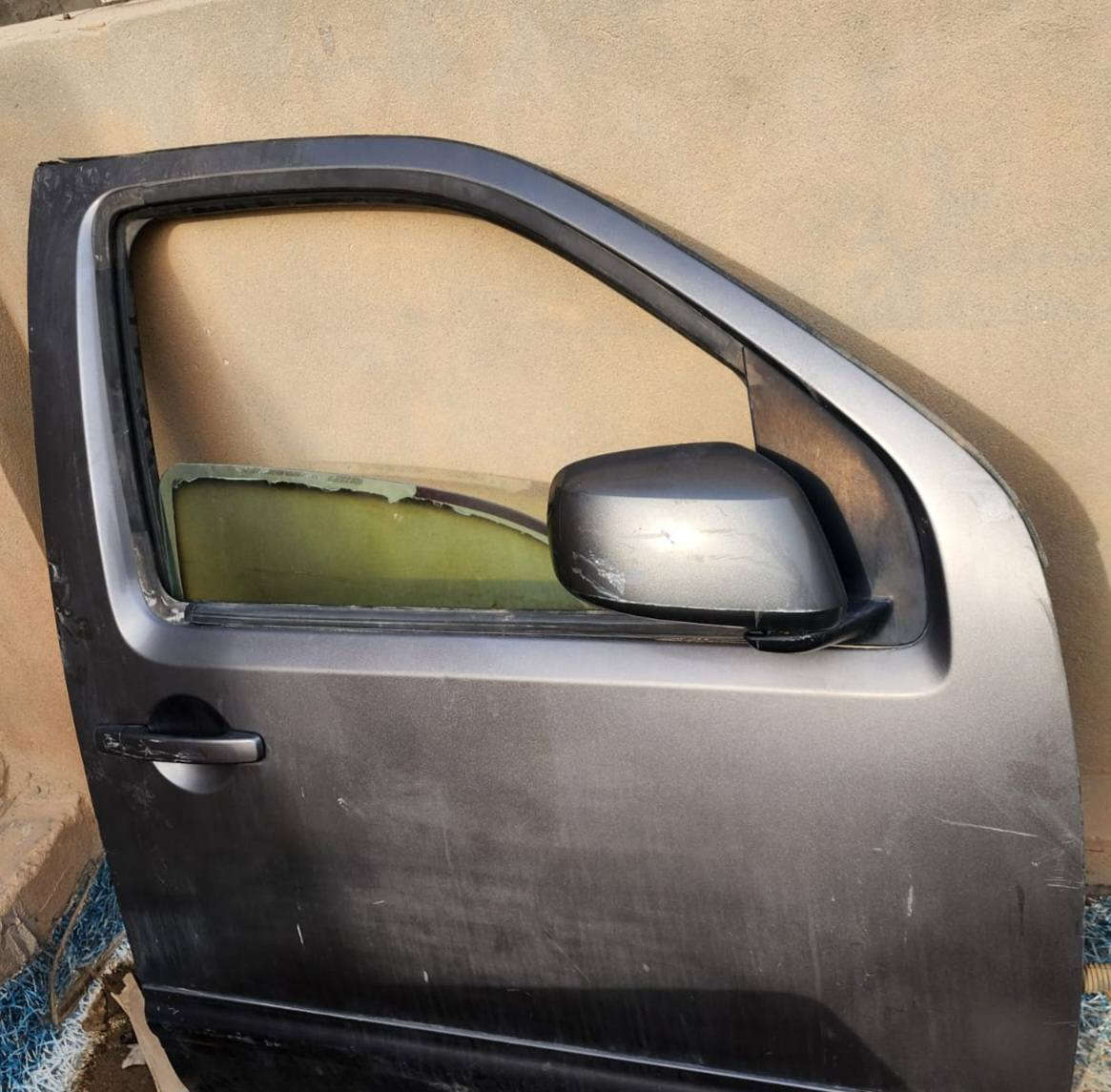 غراض نيسان نص السعر
السلام عليكم ادوات نيسان ٢٠١٠ للبيع كلشي وسعره والسعر نص السوك الحاجه ام ١٠٠ ب٥٠  ابيع ومستعجل على البيع ملاحظه بسيطه(( اني مو ابو ادوات اني عندي ذني القطع اريد ابيعهن ))
***********
