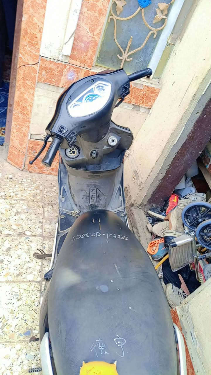 سلام عليكم دراجه كامكو دراجه ناعمه حلوه ونضيفه السعر 300 وبيه مجال حك الجيه  
***********
