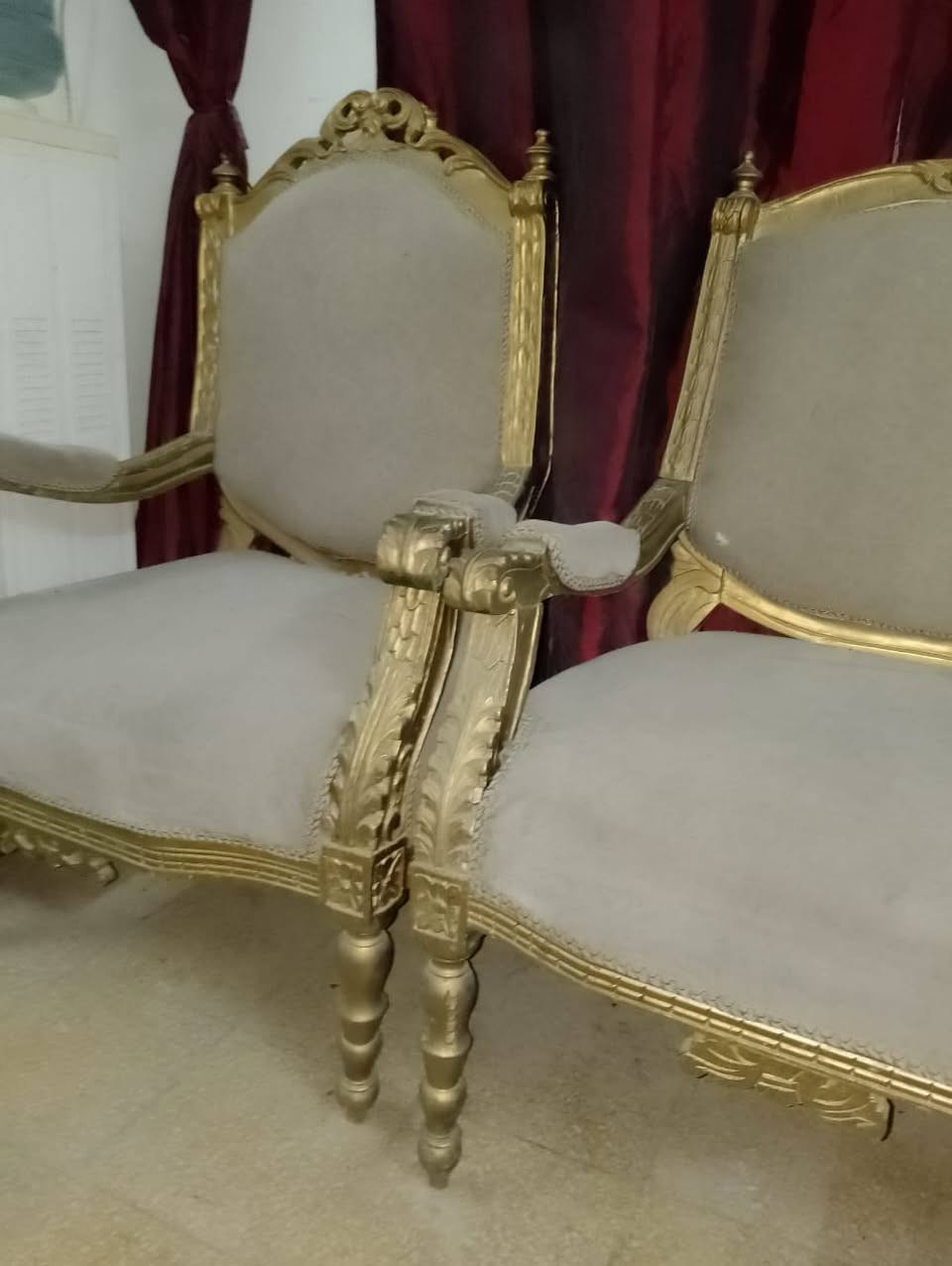 اغراض منزلية للبيع بسعر مناسب رقمي *********** مكاني بغداد شارع النضال
