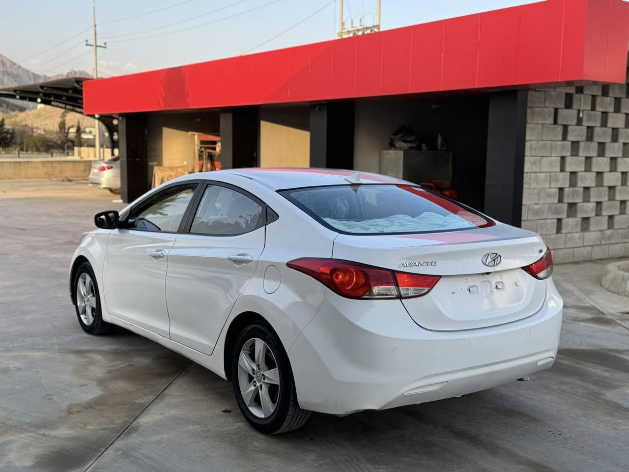 ئەلینترا مۆدیل ٢٠١٢ براوەیە 
براوەی تازە داخل بەس حەمامو پۆلیشی ئەوئ 
٢٥٠مەسروڤی تیدا نیە
ECO
150 km roshtwa
تایەو ویل لۆك 
شوین رانیە 
٥٥$💸
***********
