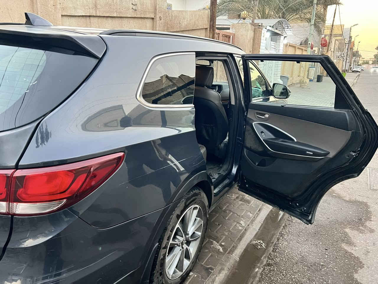 سنتافي 2019 سبعه راكب حادث باب السايق والي ورا السايق 
فول ماعدا الفتحه 
كشنات جلد كهربائي تدفئه تبريد
اضاءه ترحيب 
تبريد بيانو
محرك سته سلندر
كير 6نمر اتوماتيك 
مراوس او بيع
السعر  125
للاستفسار واتساب***********
