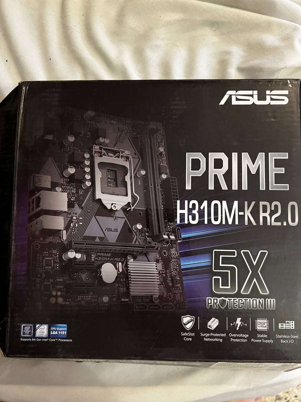 🖥️ للبيع أو المراوس (PC Gaming احترافي - مواصفات قوية)
الجهاز نظيف جداً واستخدام راقي، مجهز لتشغيل أقوى الألعاب الحديثة وبرامج التصميم والمونتاج بسلاسة عالية.
⚙️ المواصفات التقنية:
• كرت الشاشة: NVIDIA RTX 2060 Super Inno3D (8GB GDDR6) - كرت قوي جداً يدعم التتبع الضوئي و DLSS.
• المعالج: Intel Core i7-9700 (8 Cores) - أداء جبار في الألعاب والمهام المتعددة.
• المذربورد: ASUS H310M M.2 Ready.
• الرام: 16GB DDR4 G.Skill 3000Hz (أداء سريع ومستقر).
• التخزين (السرعة): 240GB Crucial SSD (لإقلاع الويندوز والبرامج بلمح البصر).
• التخزين (المساحة): 1TB HDD Toshiba 7200rpm (للألعاب والملفات الكبيرة).
• المبرد: Gas Cooler ABKO 404B dual 120mm (تبريد هوائي ممتاز وهادئ).
• باور سبلاي: 600W 80+ Deep Cool (طاقة كافية وآمنة).
• الكيس: Full Tower ABKO H600X MESH (تصميم عصري، تهوية ممتازة، وإضاءة RGB مميزة).

السعر 670 الف 

المراوس: متاح المراوس مع لابتوب قيمنق (بشرط كرت شاشة RTX 3060 فما فوق مع دفع الفرق أو حسب الاتفاق).

📍 الموقع: [بغداد ]


**إذا كنت صاحب هذا الإعلان وتريد حذفه لأي سبب، رجاءا أرسل رسالة إلى الدعم الفني**