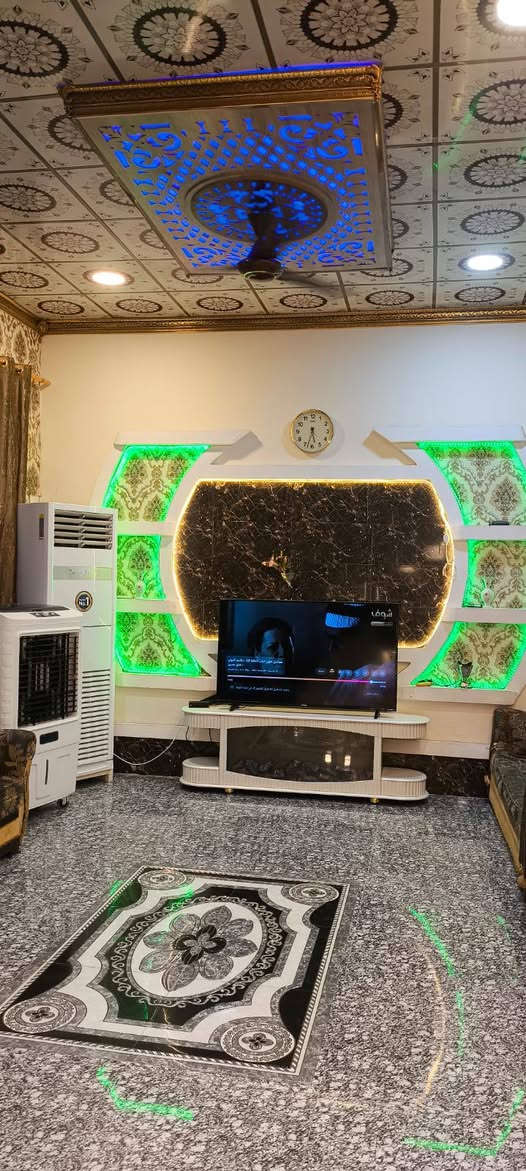 السلام عليكم
بيت للبيع الديوم 16الف 
قرب فلكه شارع 60
المساحه 300
استقبال سحب مغربي
مطبخ حار بارد 
صاله كبيره +موزع
غرف نوم عدد 4
واحد من الغرف اسويت 
مجموعه صحيات عدد 4
رقم الهاتف ***********
