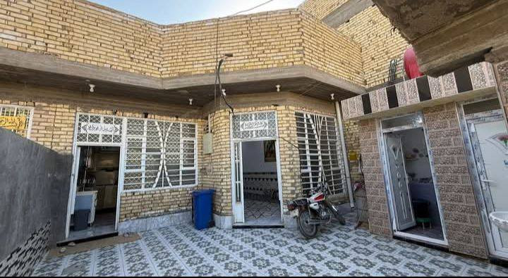 السلام عليكم اثنين بيوت طابو صرف في حي السياسين طابو صرف مساحه البيت الوحد ١٥٠ مثر بناء حديث درجه أوله واحد مطلوب إسكان ٣٠ مليون   واحد ما مطلوب سعر البيت ١٢٨ وبيه مجال استفسار عل رقم ***********
