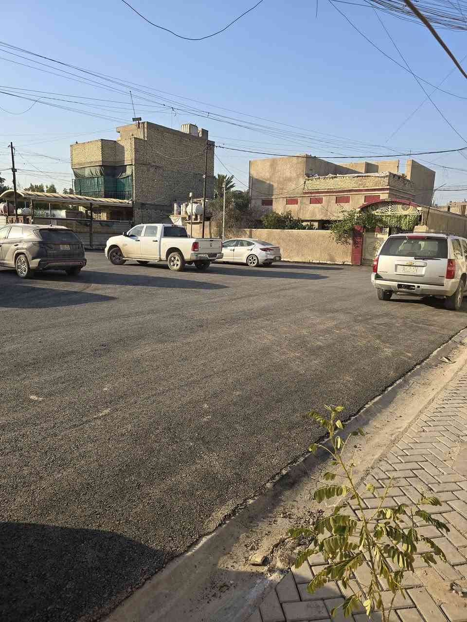 دارللبيع مساحه ١٥٠ متر عله ساحه كبيره جدا نواب الاضباط قرب جامع الاسراء والمعراج يصلح لسكن او الستثمار يجار شهري ٧٠٠الف بل شهر
يتوي عله كراج كبير وحمام 
استقبال 
صاله كبيره مع درج
غرفه نوم ٤*٥
مطبخ منفصل حار بارد 
خدمات وترك 
طابق ثاني صاله وبالكون كبير 
غرفه نوم كبيره 
غرفه نوم و خدمات  سعر ٣٥٠ وبي مجال
***********
