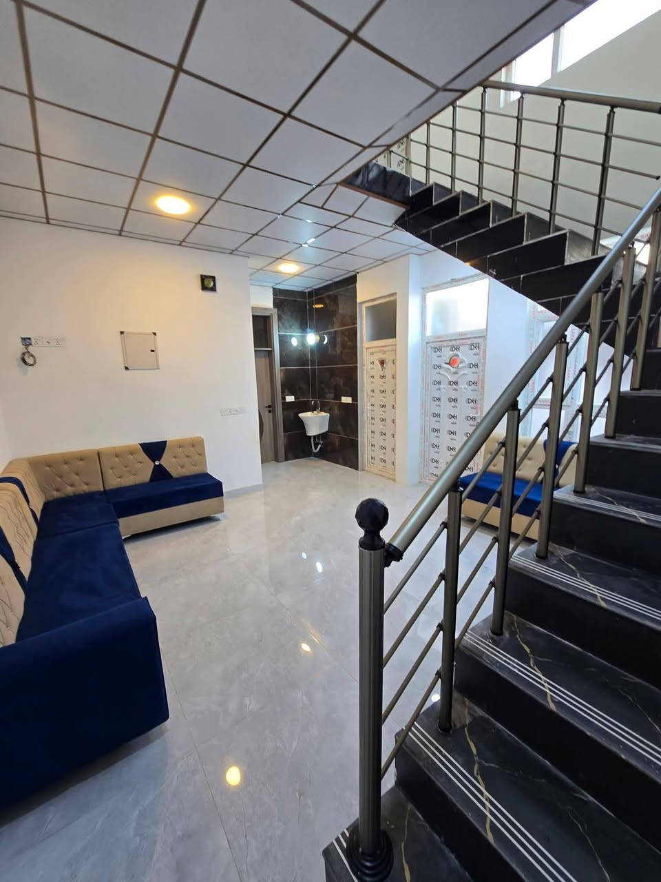 ⭕️دار للبيع بمساحة 130متر طابو زراعي⭕️
✅الموقع بهرز حي الشرطه قرب جامع الشكور
مقابيل حي القادسية ✅
✅بناء جديد درجه اولى ارضية 80×80 مطبخ جدران 90×30✅
✅التفاصيل الطابق الاول استقبال ومطبخ وصاله وحمام وغرفة نوم ✅
✅الطابق الثاني 2غرف نوم وصاله وحمام ✅
✅السعر خاص او الاتصال 👇🏼✅
☎️***********☎️
