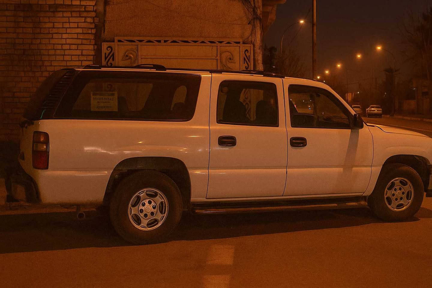 السلام عليكم شوفر ليت سوبر بان 2001 اصولي رقم بغداد خصوصي انكليزي باسمي تحويل ثاني يوم محرك 5300 كير 700 بطه 6 برغي سيارة نضيفه حلوه مصبوغه عام جماليه فقط تبريد ثلج شغال كهربائيات شغاله كلشي شغال 
سعر 85 وبي مجال 
مكاني بغداد 
***********
