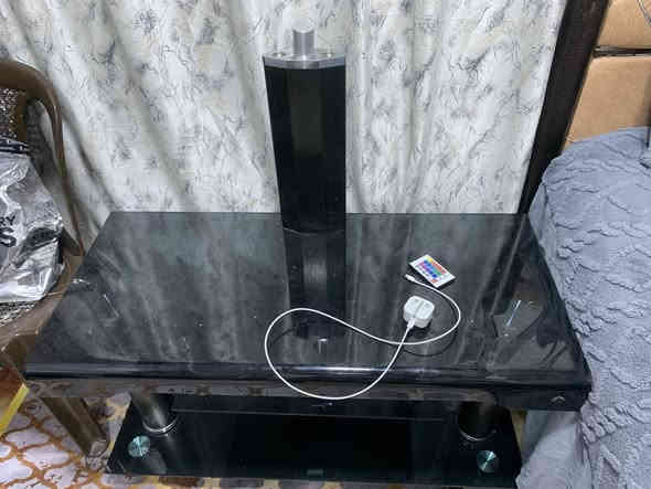 للبيع *********** الميز جديد مستعمل قليل
