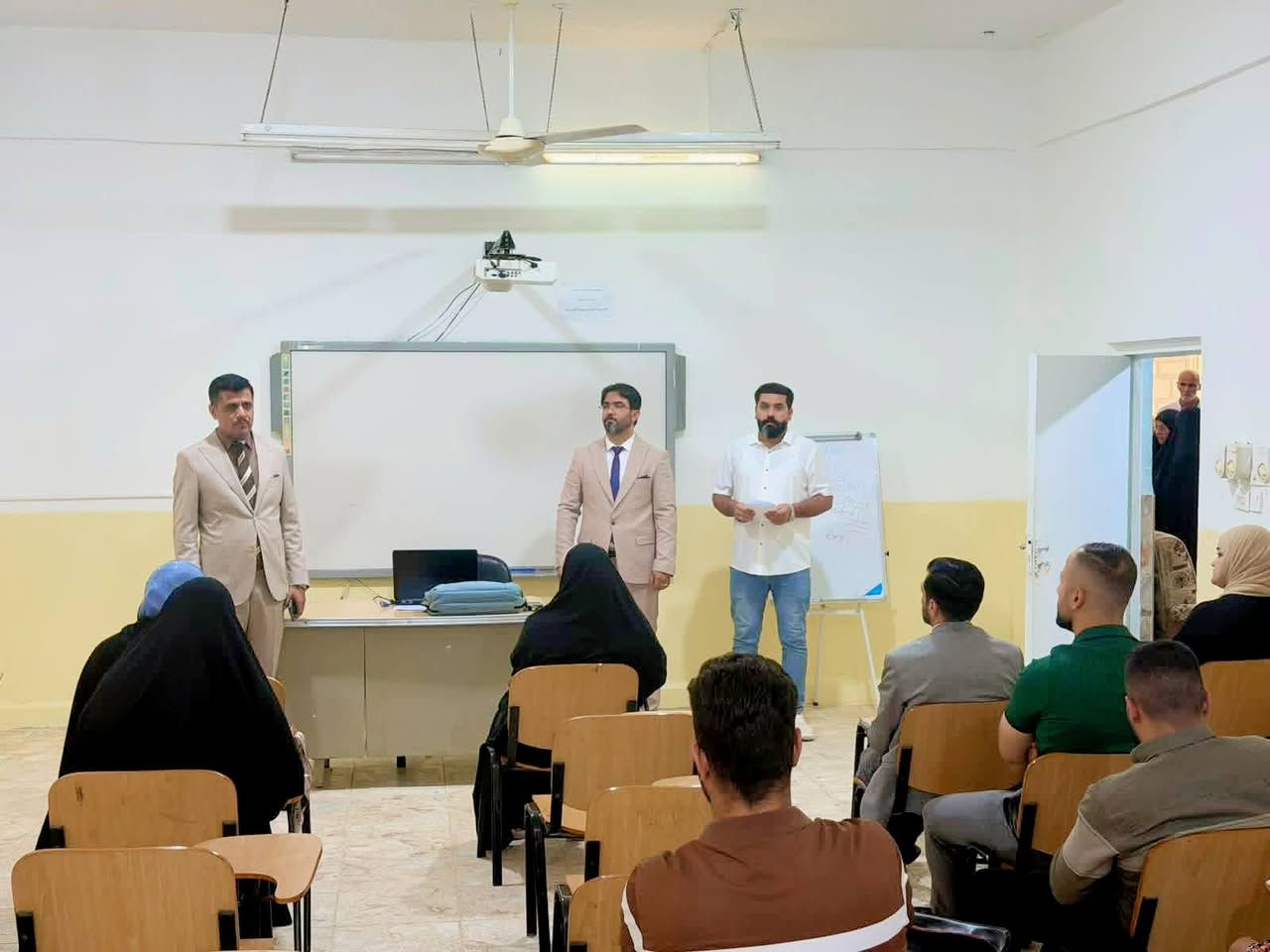 * بإشراف ومتابعة أ.م. د. نزار ياسر الدلفي  ، مدير قسم الاعداد والتدريب في واسط *

وبتنفيذ مباشر من القسم، تنطلق فعاليات الخطة التدريبية لعام 2026 بعقد دورات تخصصية لمدرسي ومدرسات مادتي الاجتماعيات والتربية الفنية في مركز المدينة وقضاء الحي، بإدارة مسؤول شعبة التدريب السيد حيدر بركاوي المحترم.

ويوازي ذلك استمرار دورة الصحة والسلامة المهنية لموظفي الخدمة والحرفيين والحراس، بإشراف السيد علي ماجد المحترم، مسؤول الشعبة، بهدف ترسيخ مفاهيم السلامة وتوفير بيئة عمل أكثر أماناً وانضباطاً.

نسعى من خلال هذه البرامج إلى الارتقاء بالواقع التربوي وتنمية المهارات المهنية للملاكات التعليمية، مع خالص التمنيات للمشاركين بدورات موفقة ومثمرة تخدم مؤسستنا التربوية.

#الدكتور 
نزار ياسر الدلفي


**إذا كنت صاحب هذا الإعلان وتريد حذفه لأي سبب، رجاءا أرسل رسالة إلى الدعم الفني**
