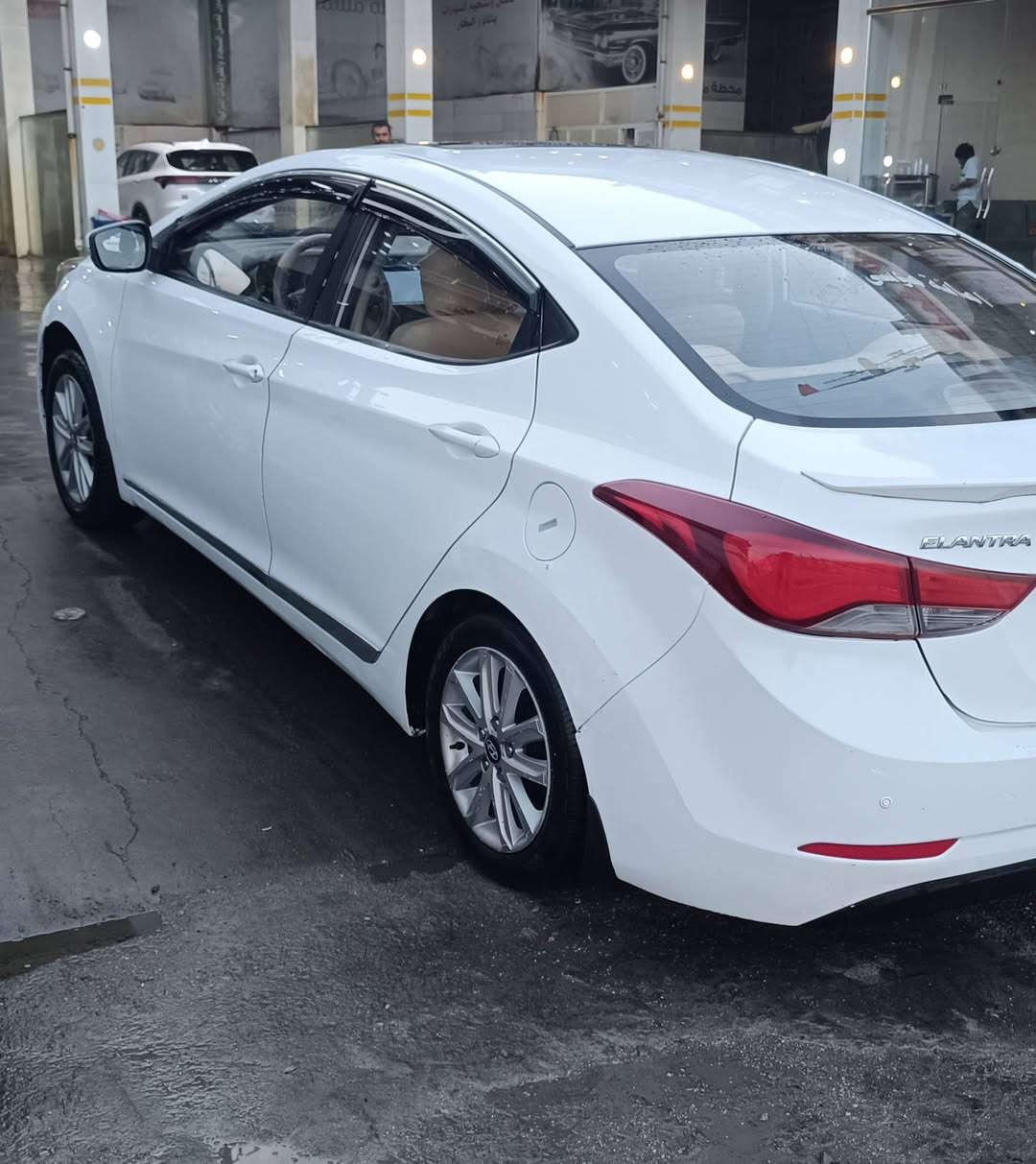 السلام عليكم 
الانترا للبيع مديل ١٤ شكل ال١٦ 
السياره بأسمي مكان السياره البصرة 
الهارثة
بيها جاملغ مبدل وداير صبغ 
وداير بي بارد
السعر ١١٠ وبيها مجال قليل
***********
