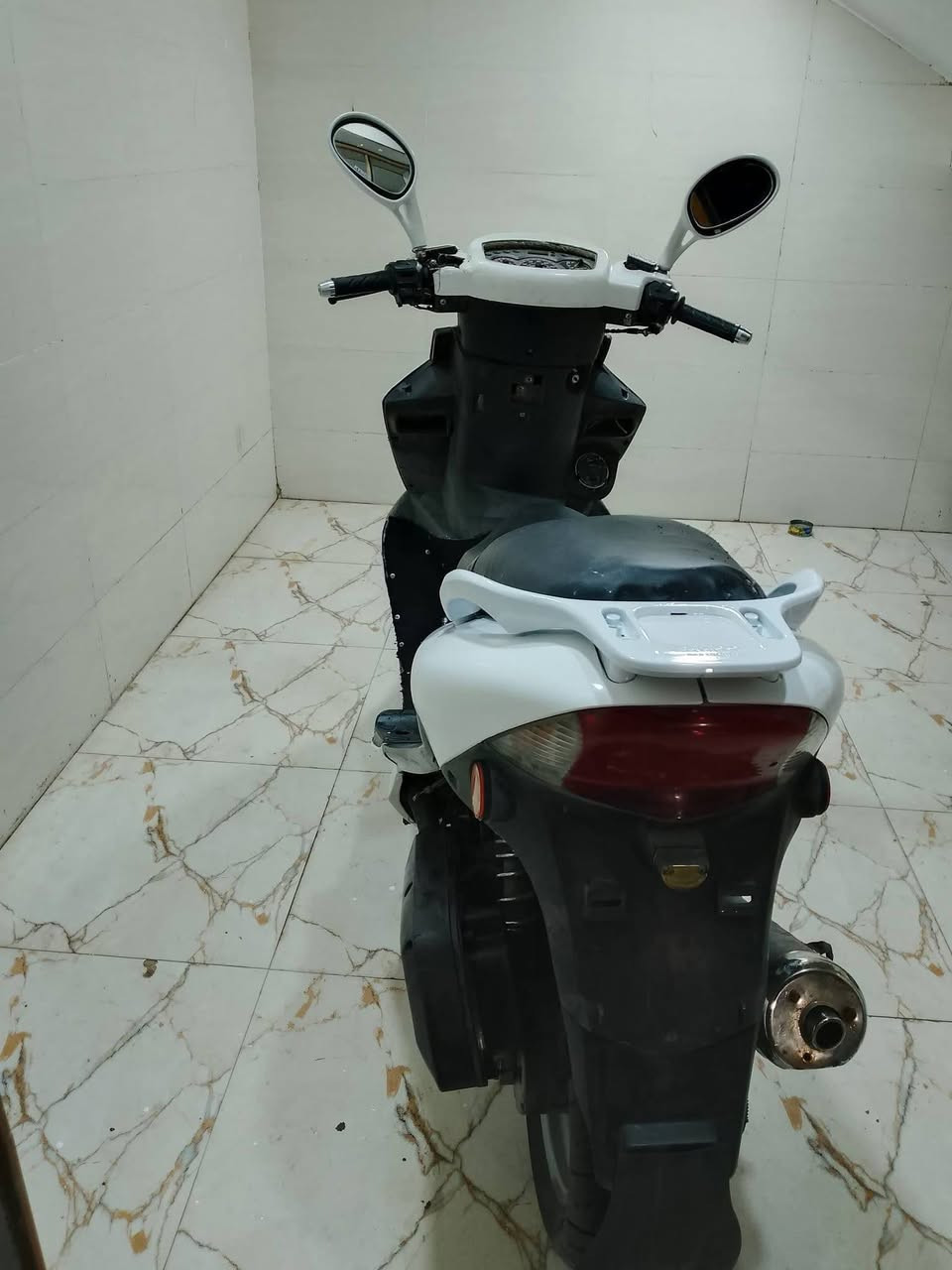 للبيع نكره صلف ٢٠٠ ألف قفل سعر مال بيع ماكو بهيج سعر مكاني رمادي حي ملعب ***********
