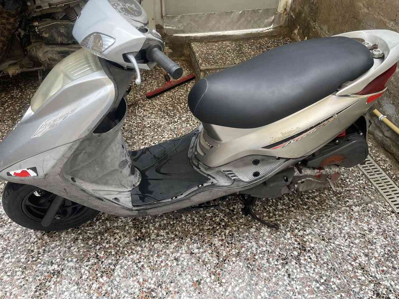 سلام عليكم دراجه بريز رمبه وكاله مختمه كفرات ومكينه بلادي جاهزه من كلشي قبل شهر مشتريهه السعر  مليون 1000000 بيه مجال بسيط مكاني الشعب 
***********
