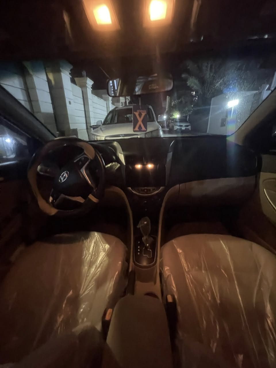 السلام عليكم اكسنت 2016 للبيع مابيها صبغ السيارة بيها بارد فقط فول مواصفات تحكم ستيرن 5 ويل كب
عليها بوليش فقط مكاني بغداد السيدية 
السعر 106
السونار موجود
الاتصال ***********
