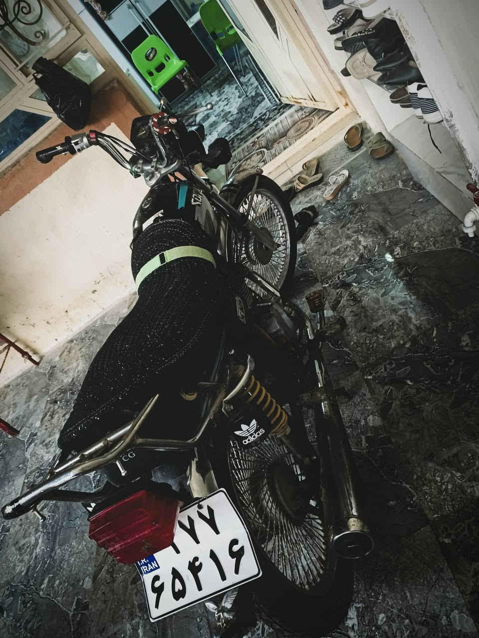 سلام عليكم دراجه للبيع اربع كير نامه اصل ايران الدراجه خير من الله كهربائيات جديد الدراجه كلشي بيه جديد للمراوس وللبيع خاص او اتصل ***********
