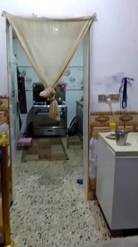 بيت للبيع او مروس بنفس المكان 100 متر مساحة 60 متر حي القدس قرب المستو...