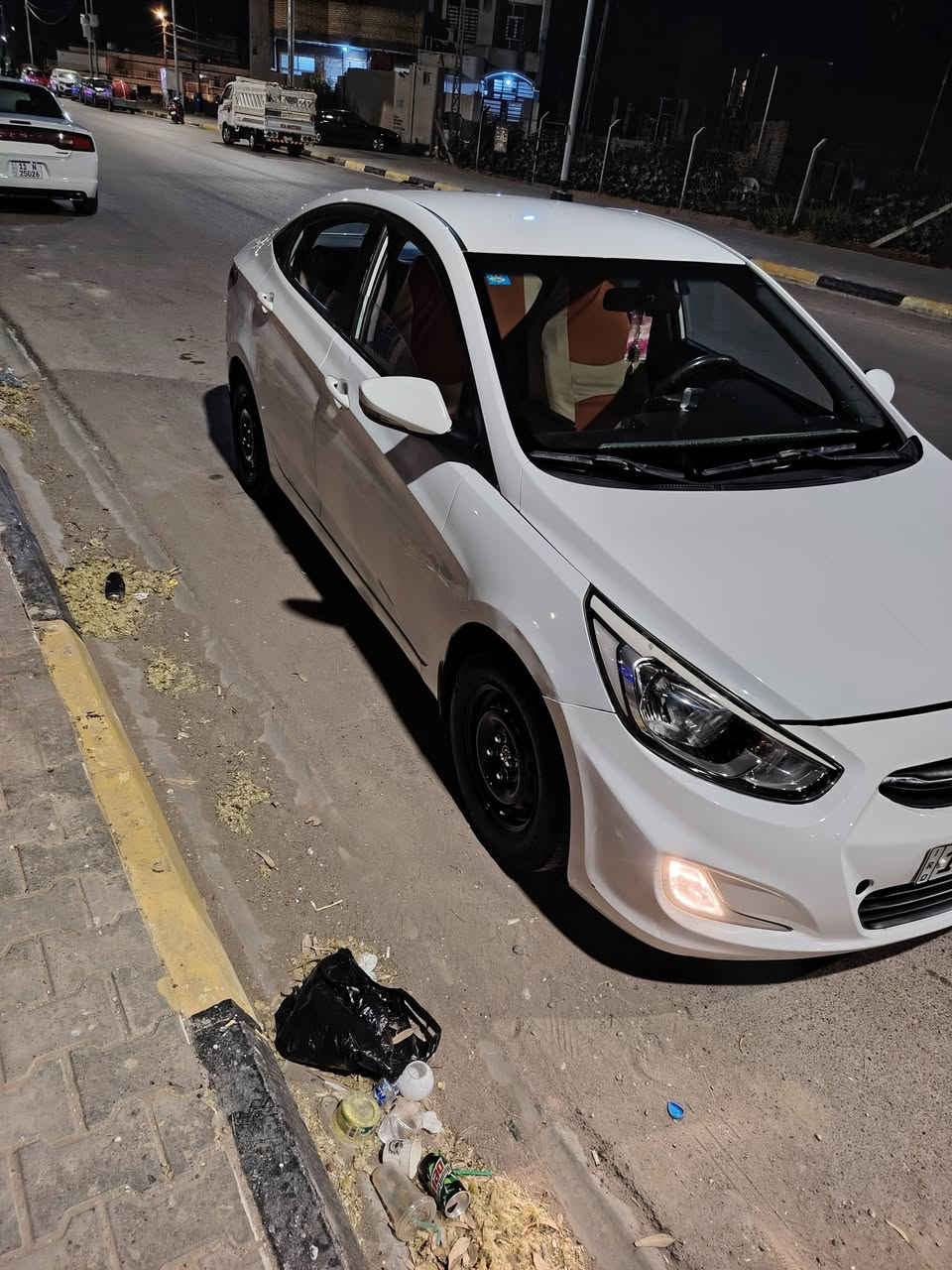 للبيع اكسنت موديل 16 لون ابيض خليجي مواصفات نص فول سياره كفاله بس قبق الجنطه مبدل اصلي بدون صبغ محرك و كير خير من الله ماشي 135 الف مكينه 1600 دوش رقم بغداد مكانهه واسط الكوت السعر  105  ***********.   ***********
