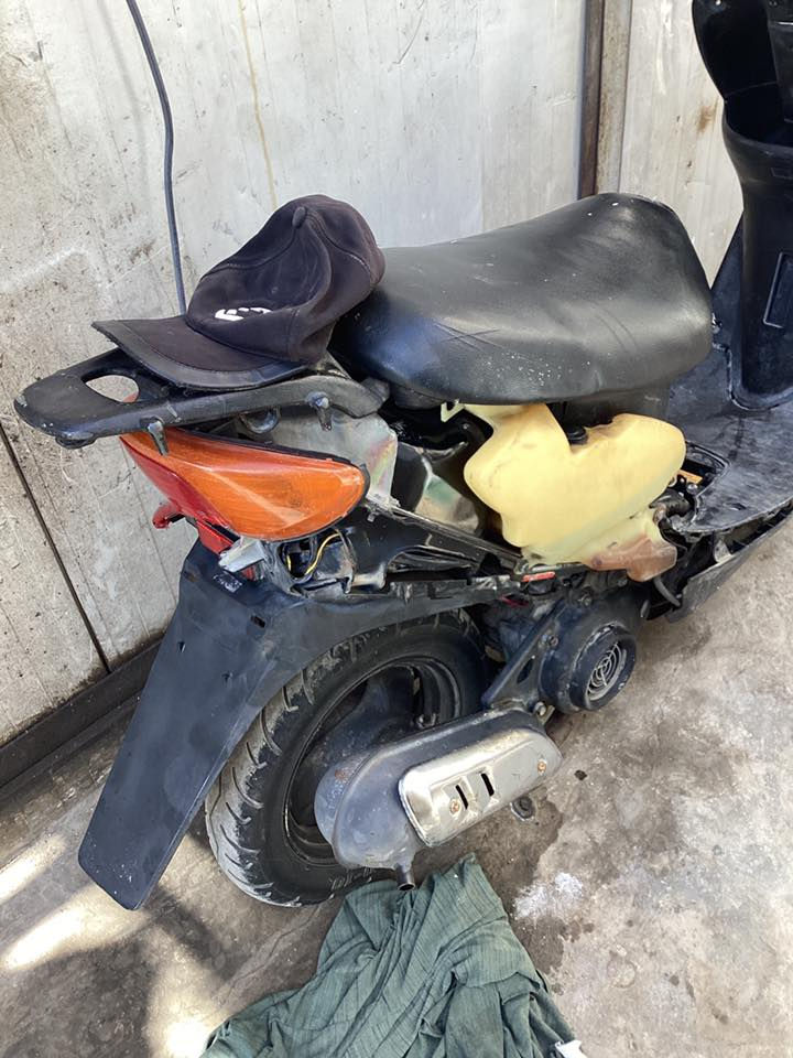 سلام عليكم للبيع يامها عصفوريه سلف وهندر كابريتر جديد شوته جديد دبل خلفي رياضي سعر 100 قفل قفل قفل مكاني البياع تقاطع درويش *********** +باتري جديد شاصي مكفول من الحيم
