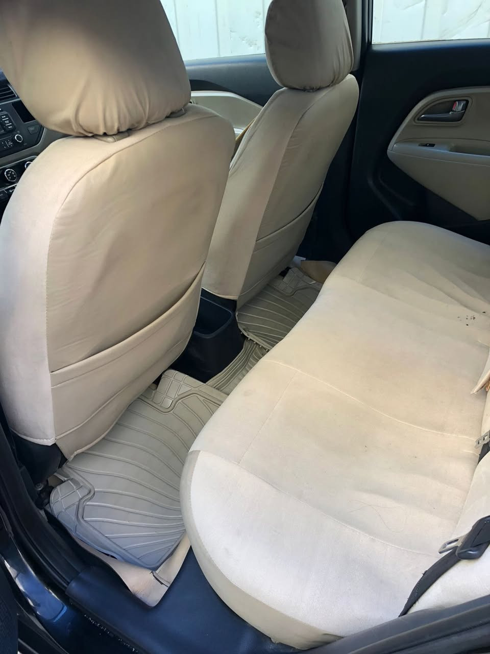 السلام عليكم للبيع كيا ريو موديل 2013 

سيارة معتني بيها وعلى ايدي مال بيت 

محرك 1600 GDi  تحكم ستيرن 

شاشه مسجل شاد جديد ضررها الجاملغ الامامي بصف
السايق ومبدل نفس اللون الأصلي 

تايرات مبدلهن قبل فترة نوع نكسن الأصلي 
 
رايدها 80 السيارة بأسمي التحويل ثاني يوم

العنوان بغداد  حي اور ال 600


**إذا كنت صاحب هذا الإعلان وتريد حذفه لأي سبب، رجاءا أرسل رسالة إلى الدعم الفني**