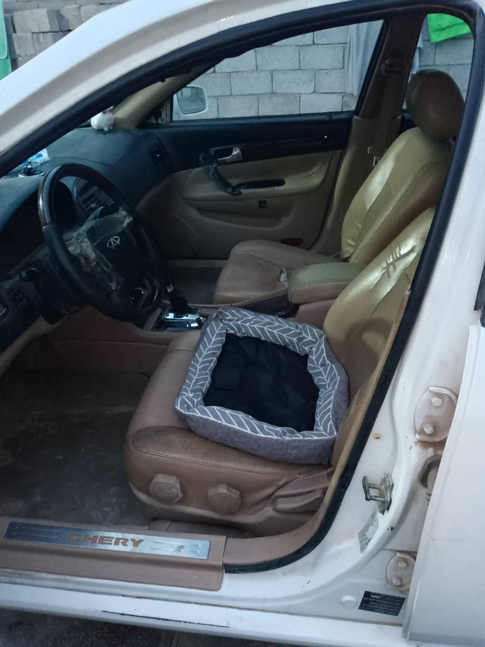 سلام عليكم شيري استر رقم بغداد موديل 12 سنويه تنتهي  27 صاحبه يريد تحويل صدر الخلفي تعبان المامي نص عمر السياره مواصفات فتحه فول نضام سكيورتي والباقي معروفه   بيه ضربه مبدل بدنه وبنيد السياره نضيفه خير من الله متعوب عليه مكانه بغداد مرواس نزل شعندك ورزق ع الله ت***********
