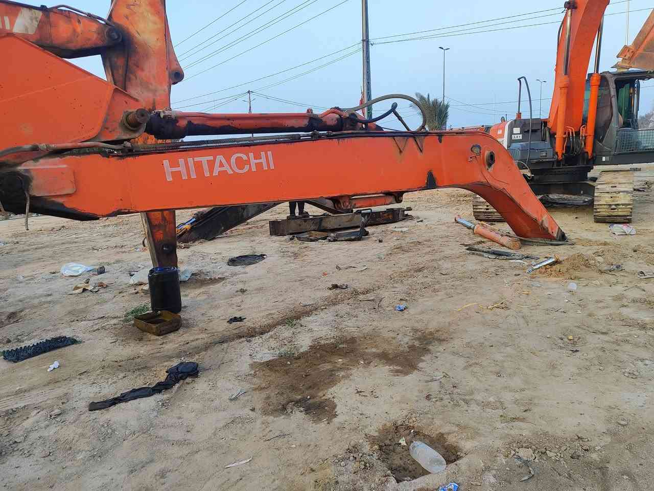 اللهم صل على محمد وال محمد للبيع جب طويل حفاره هيتاشي ياباني اصلي ١٤ متر يرهم على كل الحفارات من حجم ١٨٠ إلى حجم ٢٤٠ فايف زت عادي  زت ثري بي فايف جي فايف حياهم الله الطيبين العنوان كربلاء المقدسه شارع كربلاء نجف عمود ٩٧٣ رقم تلفون ***********
