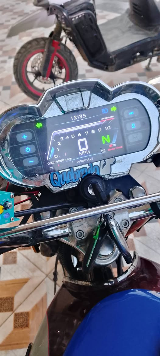 السلام عليكم موجوده دراجه سيفان للبيع الموديل 24 محرك 200 بوكان ديالى بعقوبه تقاطع الساده السعر 750 وبيها مجال مقفوله من كل شيء الرقم ***********
