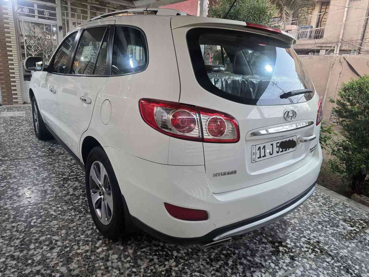 السلام عليكم
سنتافيه 2012فول 1 / 1السياره بعدهه عل وضع الشركه ماشيه (59) الف حقيقي وعل فحص السياره كفاله عامه بدون صبغ وشخط 
محرك جديد ما مفتوح بدون رواجز مكفول 
 الموصفات فول ١علا ١ مواصفات خاصه
بصمه 
فتحه سلايت 
كشن كهرباء 
دواخل بيجي 
تبريد بيانو 
تحكمات استيرن كامل فول 
حساس خلفي 
كامره 
محرك 6 اسلندر 3500 
فورويل دفع رباعي 4x4 
7 راكب 
3 قطع تبريد 
ويل كروم ١٨ 
السياره فول الفول 
مكان السياره بغداد 
رقم الهاتف ***********
