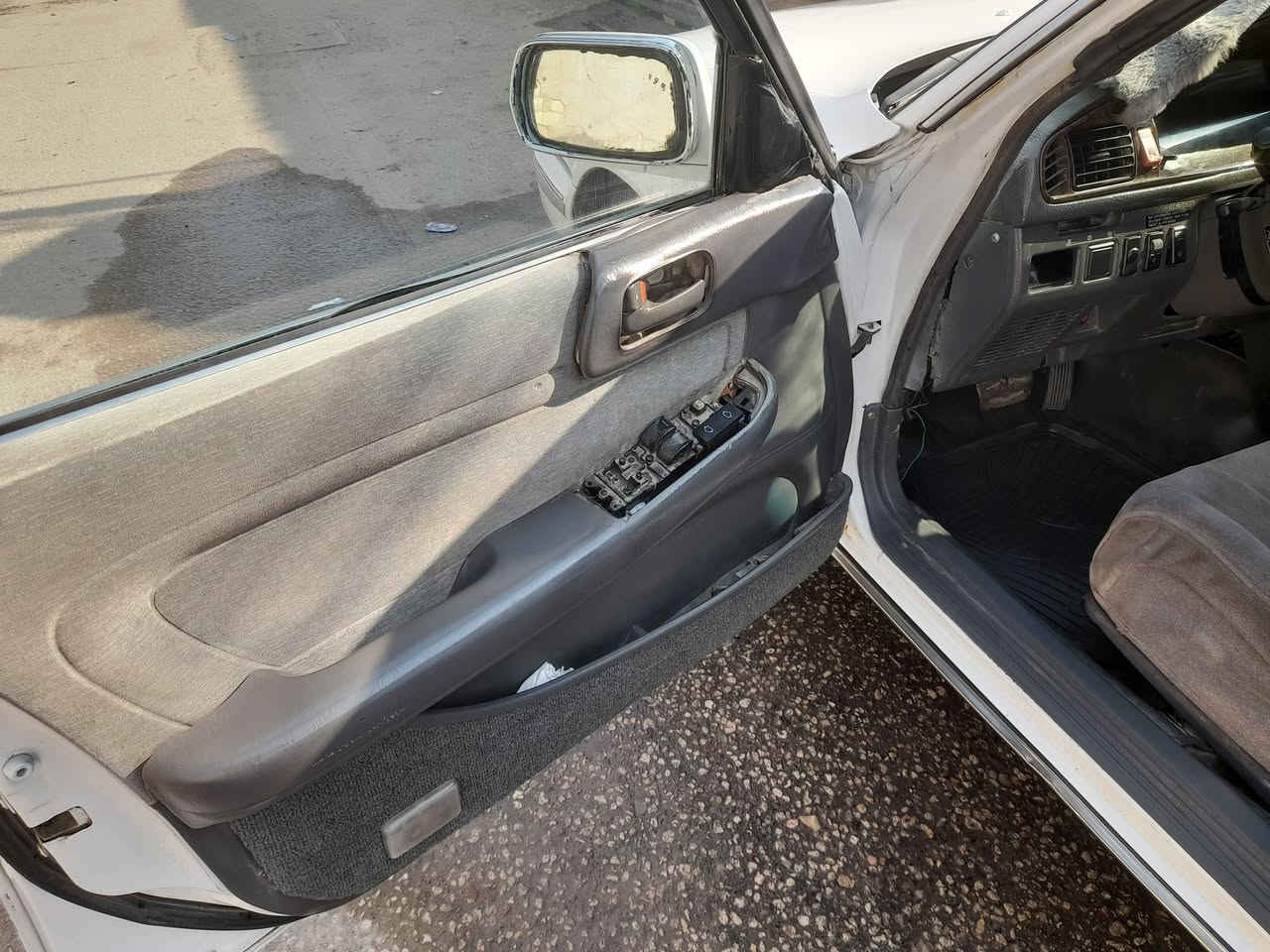 سلام عليكم خوان هاي مارك تكم       سياره للبيع  محرك  ٤ سلندر كير تبريد تخم تاير مداور ثاني يوم مكان سياره نجف موديل ٩١ رقم ألماني نجف  مداور  شاشه تخم  سماعات سنتر  ريمود سبلت شغال سياره  معمره  ومصبوغه عام  بدون ضربه قويه كير اوتو اكسن كهرباييات كل  شغاله بيع ومراوس  سعر  ٤٤ وبيهه مجال  محرك  ينقص دهن شراي يتصل على رقم ويدلل  ***********  سياره حلوه ونضيفه مال جناي
