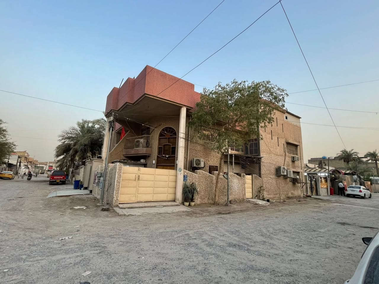 السلام عليكم دار للبيع المساحة 119.5 الواجهة (5.70) النزال (21) الموقع حي جميله الاولى خلف مجمع شبر محله 516 هـ(***********)
(***********)
