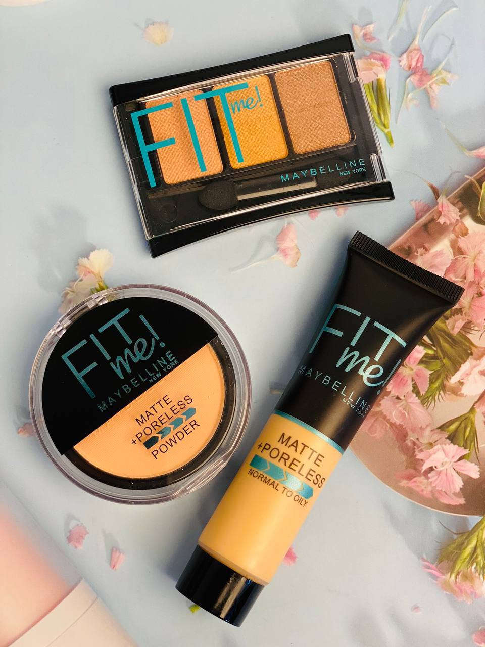 @الجميع 
✨💄 مجموعة مكياج فت -مي الجديدة 3 في 1 💄✨
كل الي تحتاجيه لمكياج مرتب وأنيق بمنتج واحد بس! 😍

تتكون المجموعة من:
💗 بودرة للوجه تعطي نعومة ولمسة مخملية
💗 كريم أساس سائل بتغطية كاملة يوحد لون البشرة
💗 باليت ظلال عيون بألوان حلوة ويجي وياها فرشاة سهلة الاستخدام

مميزاتها تخليها اختيار مثالي لكل بنية:
💧 مقاومة للماء والتعرق
⏰ تدوم لساعات طويلة بدون ما تتأثر
✨ تتحكم بالزيوت وتعطي بشرة مطفية ومرتبة
🌸 تركيبة ناعمة وما تترك أي تكتل أو أثر
🍃 مستحضرات تجميل بتركيبة طبيعية ولطيفة على البشرة

💋 مناسبة للاستخدام اليومي والمناسبات
وتعطيج مكياج كامل بإطلالة ناعمة وجذابة بكل سهولة


**إذا كنت صاحب هذا الإعلان وتريد حذفه لأي سبب، رجاءا أرسل رسالة إلى الدعم الفني**