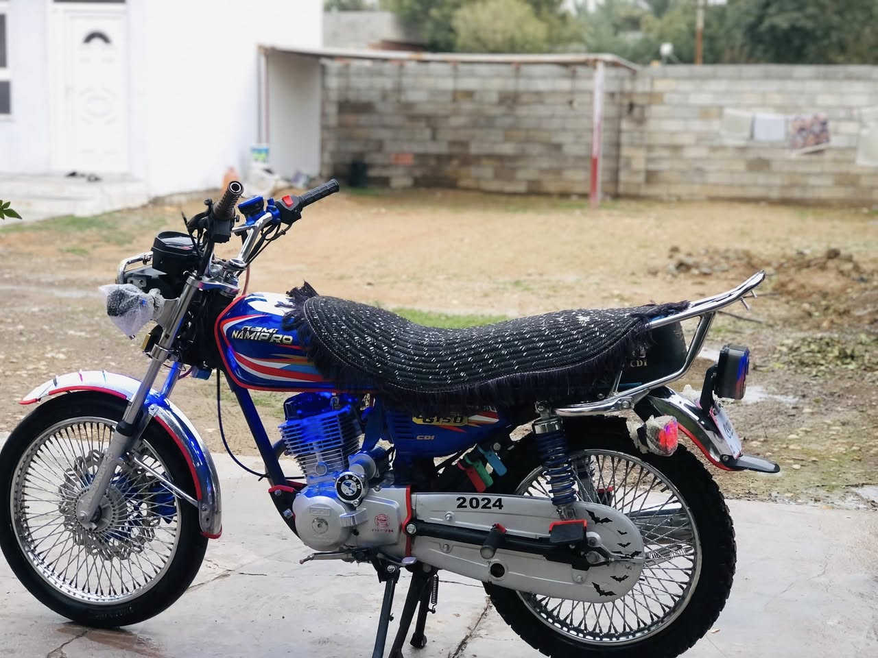 السلام عليكم.                                                                          دراجة البيع.                                                                            موديل ٢٤ / محرك ١٥٠.                                                             نضافه فول ماشاءالله شلعه فول مابيه نقوصات                          السعر خاص                                                                           رقم الهاتف ***********
