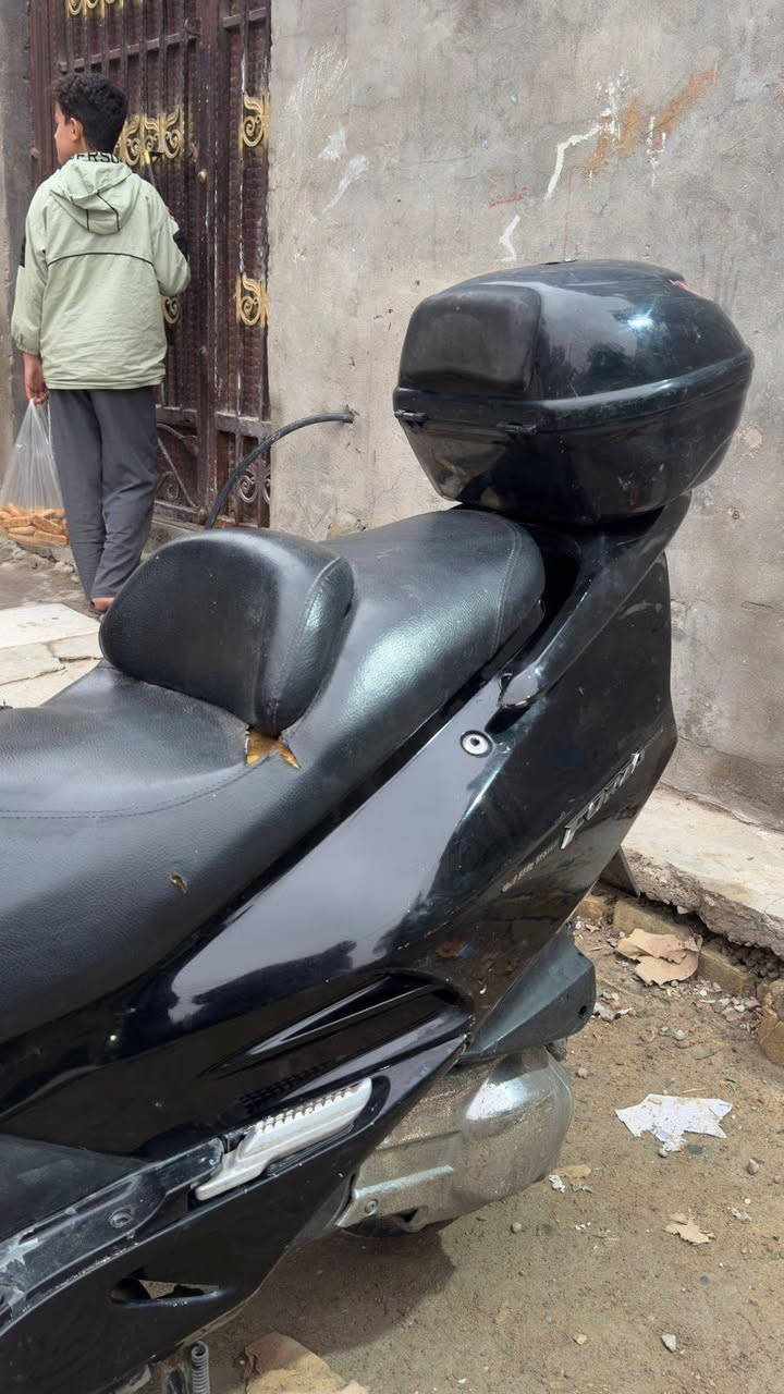 السلام عليكم دراجه فورزه 06   للبيع سعر    ٧٠٠ بي  مجال قليل مكان بغداد  دراجه نضيفه حلوة رقم ***********
