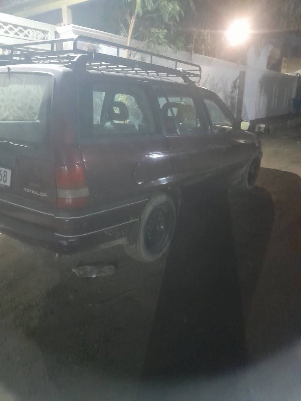 السلام عليكم اوبل استره نضيفه حلوه السياره بلادي تبريد موديل 1994 داخل حلو لون احمر لا ضربه لا كصه السياره جاهزه كهربائية كله شغاله محرك 2000 اوتوماتيك ابطاين جدد دشبوب جديد محرك وكير ابلادي تايرات جدد السياره انشالله ربع ما اذب عليه السياره مصبوغه جراد فقط لجماليه  مكان السياره بغداد ابو غريب حي الشهداء قرب محطه جوهره العدنان *********** السعر 50 وبيه مجال لطيبين
