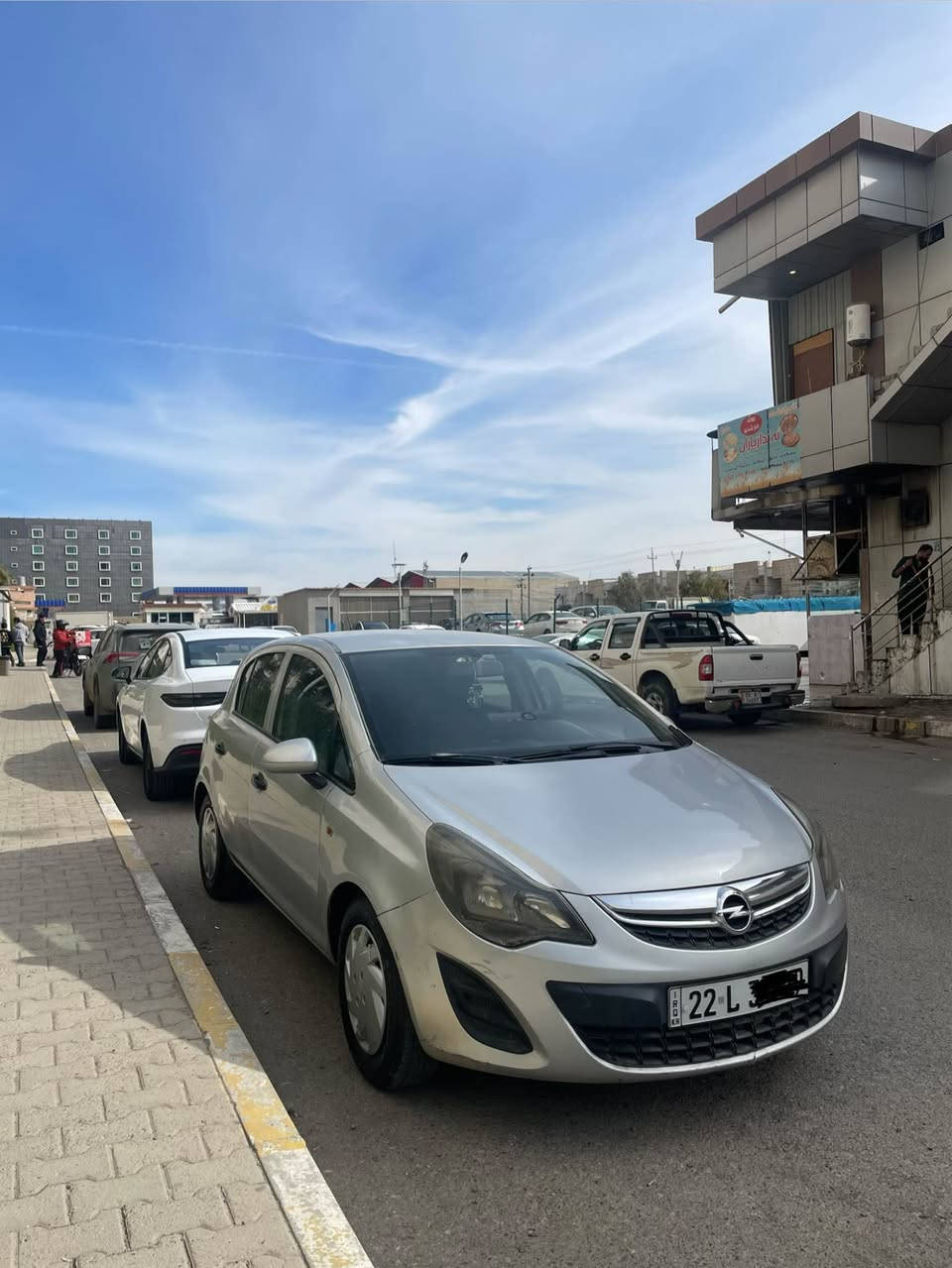 موديل 2014 
مه كينه چوار پستنه 
گير عادى 
دوو جام كاره باى 
سعرى 56 وه رقه مه جال 
ئاوينه كاره باى 
ته بريد ساردو گه رم ايش ده كا 
ره قمو سنوى نوى 
3 وه رقه غرامه ى له سه ره ده وى مامله ده گرينمه وه 
سه ياره كه زور خاوين ماوه 
ليدرانى نى 
سبوغى نى 
گيرو مه كينه به شرته 
به ناو كردن و وه كاله به شرته
سه ياره كه له هه وليره 
ژماره ته لفون 
0️⃣7️⃣5️⃣0️⃣6️⃣7️⃣1️⃣7️⃣1️⃣7️⃣7️⃣ أربيل, العراق
