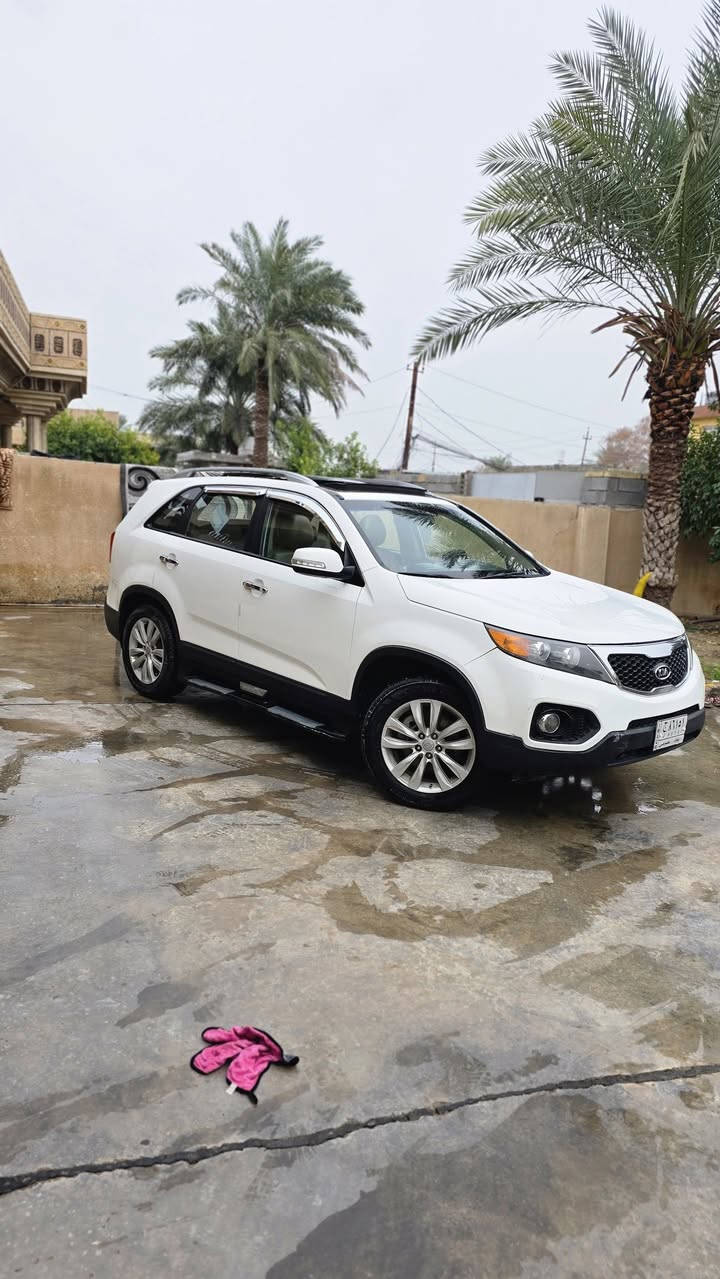 سلام وعليكم من رخصت الادمن
سورنتو موديل ١٠ خليجي فول مواصفات ما عده بصمه وفور ويل 
السياره حلوه ونضيفه ومال بيت جواه تجم تاير وشادله شاشه 
محرك ٦ سلندر 
٧ راكب 
محرك وكير خير من الله
بيه كد شبرين بل صندوك الخلفي
مخلي صمايل عليه 
اخوان سعره.  (١٦٣)
 ورقه  السياره بسمي 
بغداد مداور ثاني يوم 
مكان السياره بغداد ابو غريب 
رقم (***********)
بي واتس اب حياكم الله
ترهم مراوس بسورنتو ١٦.  ١٧.  او ببرادو ٩  ١٠ ١١ او براف فور ١٨ ١٩
