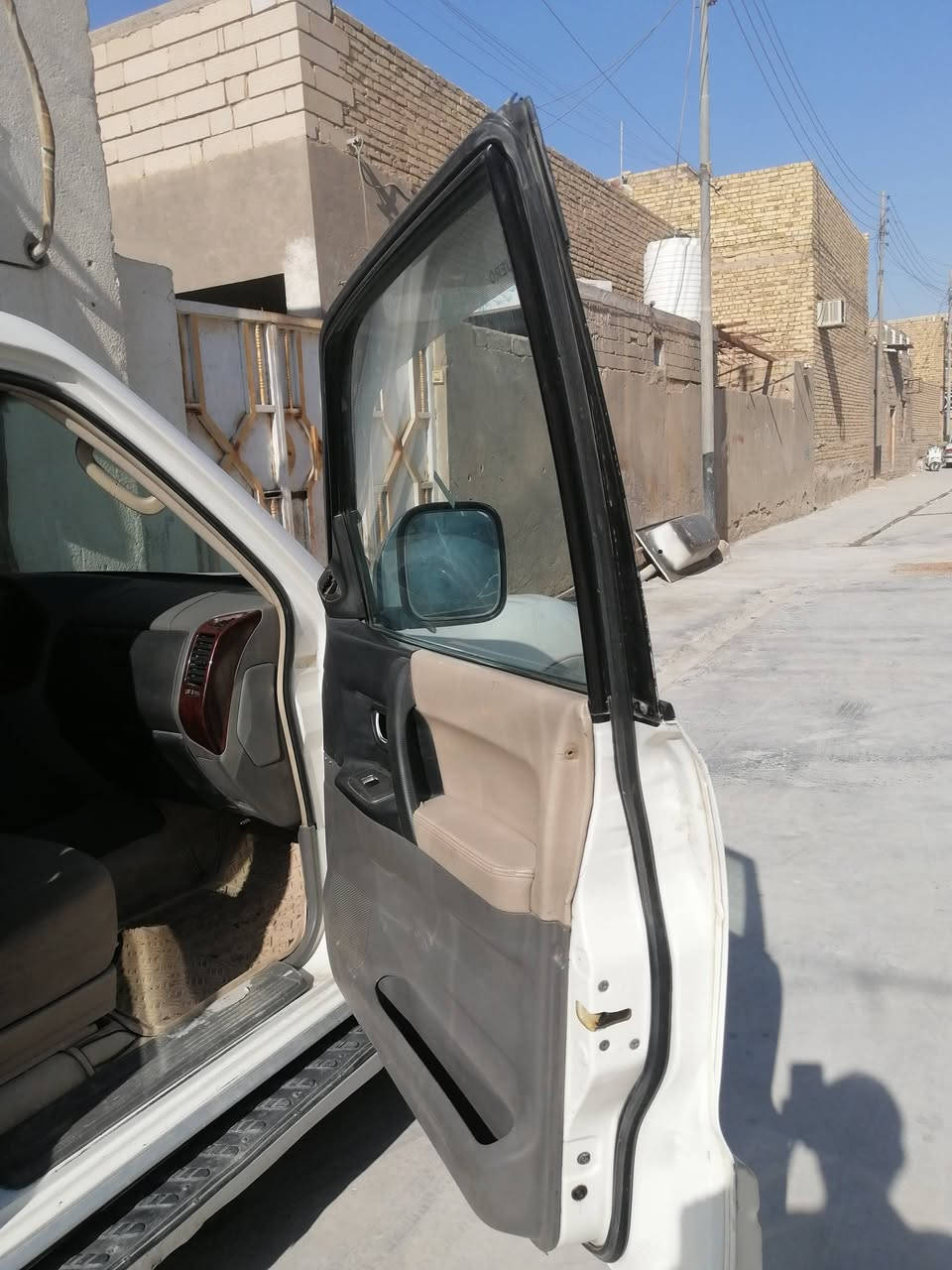 السلام عليكم سياره للبيع او مراوس بيكم فلاونر باجيرو ٢٠٠٦ مكفوله باسمي رقم مميز جديد تبريد ثلاثه قطع حداديه جديد لون أبيض مري شفط شاشه كبيره ***********
