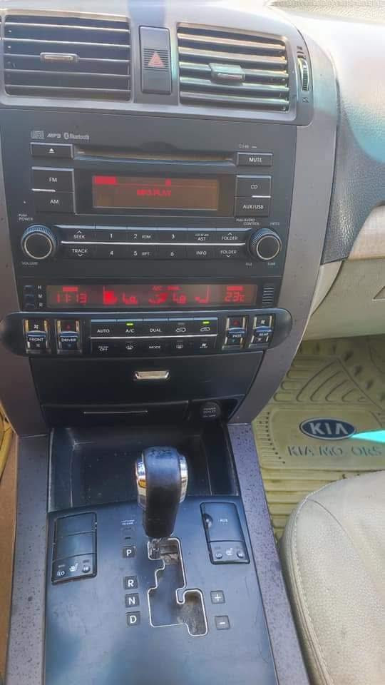 السلام عليكم للبيع فقط كيا موهافي موديل 2013 مكفوله كافله عامه للاخير فول مواصفات (خليجي )بصمه وفتحه فور ويل 7 راكب 6 سلندر 3.8 رقم بغداد مكاني بابل الحله للاستفسار ***********
