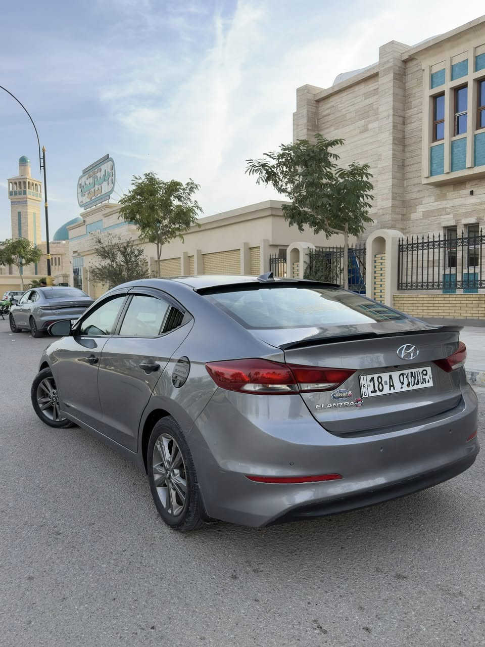 السلام عليكم
النترا موديل 18 وارد امريكي 
السياره كامله مكمله مابيهه نقص برغي محرك 2000 دوش وكيرهه AT الي ترغبونه محرك وگير مكفولات ويخبلاً تدفئه تبريد شغالات وفول السياره باسمي رقمهه بابل ومشروع وطني السياره ضربتهه جاملغ خلفي وبيهه صبغ 3 قطع فقط صبغ سونارهه مرفق بلمنشور
 
* مواصفاتهه.....
* 3 انضمه قياده
 eco-sport-normal *
* مانع انزلاق
* نضام ABS
* رادار جانبي
* رادار خلفي
* نقطه عمياء بلمري
* كامره خلفيه
* شاشه بلادي كبيره
* شاشه اعطال تعرض شكو عطل بسياره
* صندوق ذكي
* فول تحكم ستيرن
*  مثبت سرعه 
* تحكم بتسارع السياره بدگم
* كشنات حضن
* ذاكره خزن صور وموسيقه • •
 
    سعر السياره 120 وبيهه مجال
   مكان السياره كربلاء الحر
   للتواصل *********** 
                ***********
