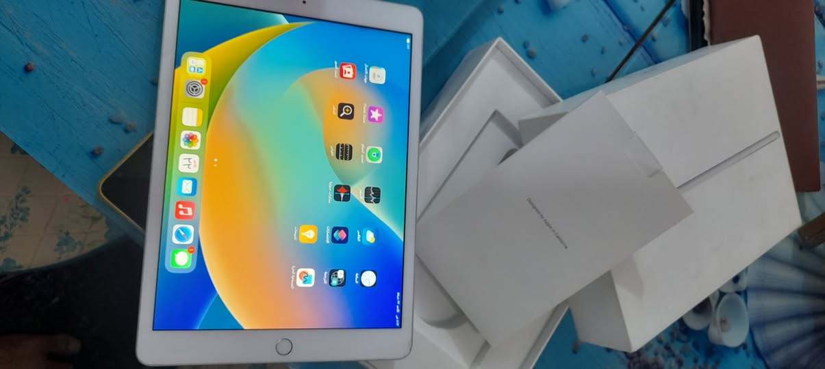 السلام عليكم ايباد نظيف جدا للبيع المواصفات مذكورة بالصور كارتونة وياه  السعر ٢٠٠ وبي مجال بغداد المعالف ***********
