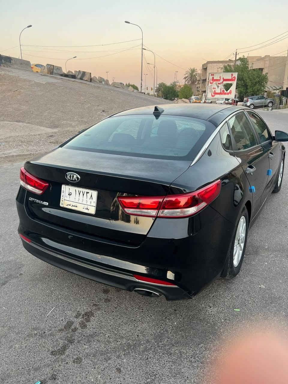كيا اوبتما وارد امريكي 2017 للبيع
السيارات احدثها جاملغ جهه السائق والباب تبديل والباب الخلفي مصبوغ كلير السيارة بيها جلح بالقماره والبنيد والصندوق يعني يرادلها بولش وشويه ترتيب لعدم التفرغ.   .... السياره شادلها منظومه غاز يعني غاز وبانزين يعني تفيد الناس العلى باب الله ... صور الحادث عندي والسونار عندي اليحب يتواصل هذا رقمي *********** سعر السياره 10800$
