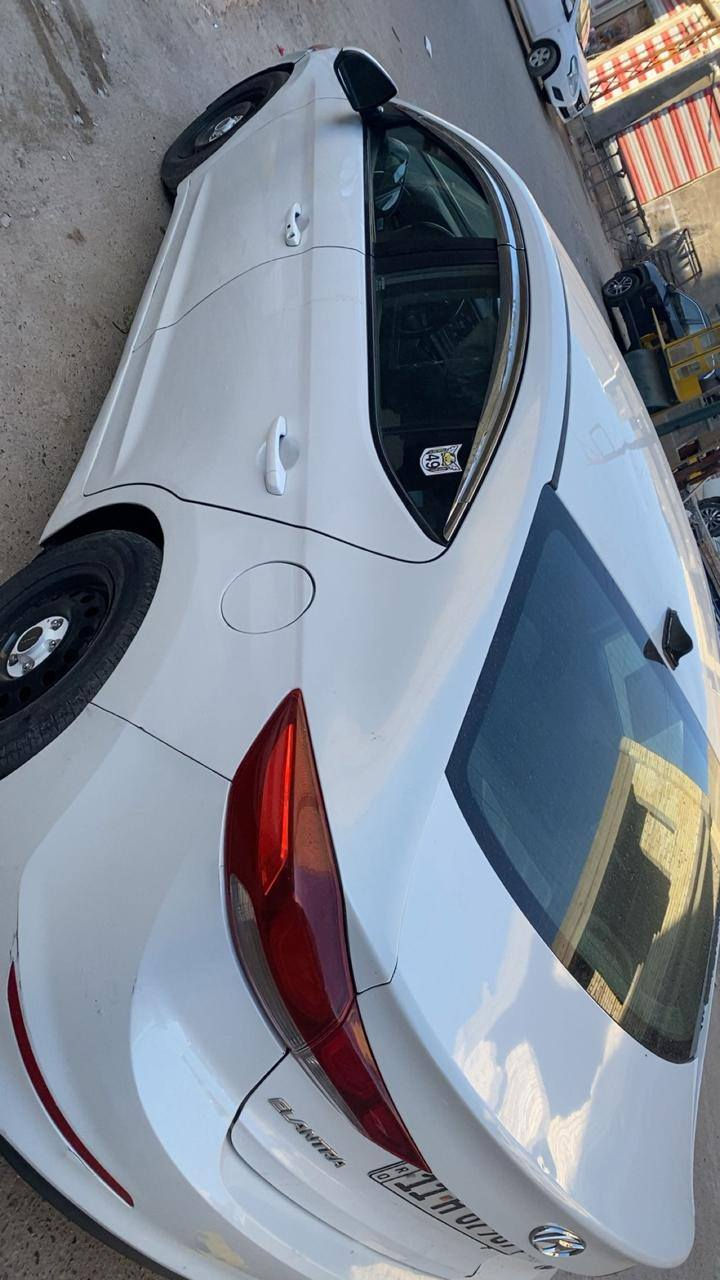 السلام عليكم رمضان كريم.       الانترا موديل18 محرك تيربو وهذا السونار يعني كلشي موجود لبيع او مراوس ازيره أو كادنزه العنوان بغداد دوره السعر 105اخواني كلشي اكو بالسوك الي عجبه على راسي والي ميعجبه الله يسهله الاحسن وتحياتي للجميع/***********/
