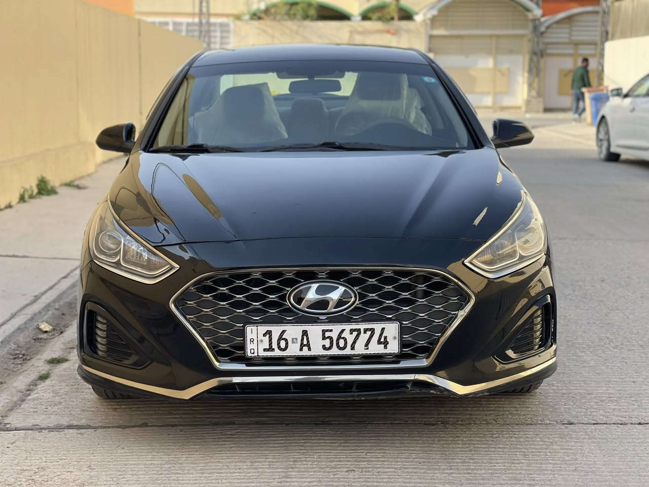 هيونداي سوناتا 2018
لون اسود رقم قادسية  حرة بأسمي 

مواصفات :-
محرك 2400

رادار جانبي 
شاشة كبيرة كامرة دوارة 
ويل كب حجم 16 
اشاير بالمري 
وباقي المواصفات المعروفة 

ماشية 110 الف 
الضرر :- بنيد مصبوغ نفسه 
مع صبغ بالجاملغ الايسر 
شواصي لغود حوض كلها كفالة 

السيارة حلوه وجاهزة ومابيها نقص السعر 130 مع المجال البسيط
 الشراي يتصل *********** 
وبالخدمة

مكانها بالنجف
