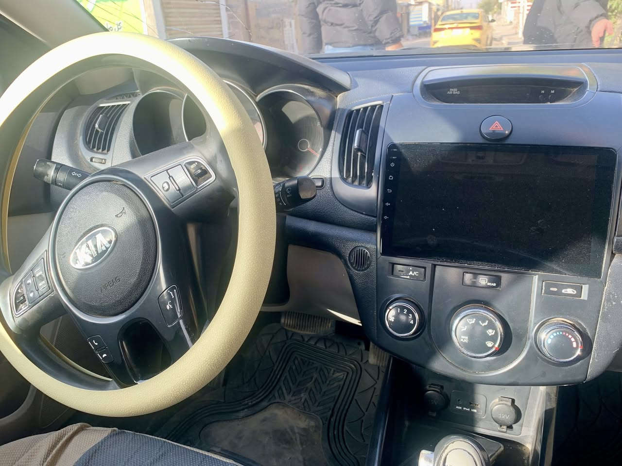 السلام عليكم
فورتي موديل 12
فول عده البصمه 
حادث بنيد امبدل وخشم الشاصي جاملغ امعمر نفسه 
كير حلو 
مكينه بيهه تبخير 
تبريد شغال حداديه حلوه السعر ٩٠ وبيهه مجال الاتصال عل الرقم *********** وتساب هم موجود مكلف بل النشر
