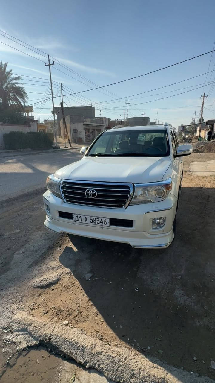 لاند كروز 2012ستة سلندر مكفولة من الصبغ والفتح والتبديل كير محرك تخم تاير صدر خير من الله  رقم بغداد بسمي مكاني ديالى المقدفدية ***********بيع او مراوس حسب القناعة
