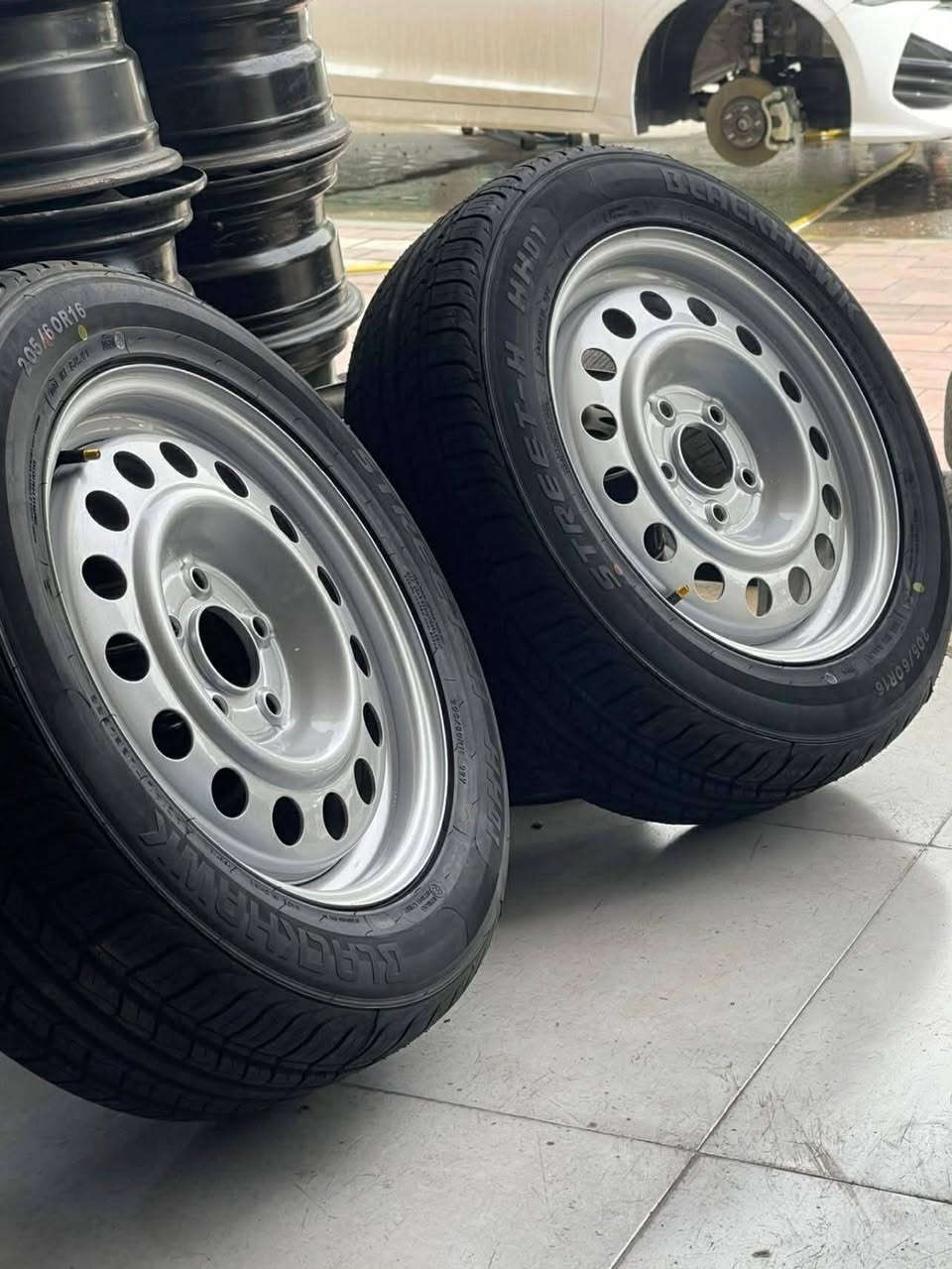 سلام عليكم رمضان كريم 🌒
_________________________
للبيع

تخم ويل عادي 

حجم16يرهم ع جميع السيارات

ويل ياباني اصلي

لون سلفري ع نفطي

حجم تاير16/60/205

ويل نضيف كلش 

نضافه تاير

زوج جدد

وزوج 80%

السعر200وبيهن مجال

لعنوان نجف لاشرف


**إذا كنت صاحب هذا الإعلان وتريد حذفه لأي سبب، رجاءا أرسل رسالة إلى الدعم الفني**