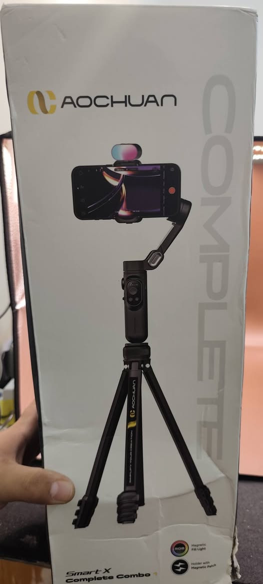 مانع اهتزاز (Gimbal) تصوير سينمائي بدون رجفة
إضاءة RGB مغناطيسية تتركب وتتحكم بألوانها بسهولة
ستاند Tripod طويل ثابت وقوي للتصوير من بعيد
بطارية قوية تدوم وياك ساعات 
حقيبة أصلية تحميه وتسهل نقله وين ما تروح .. مزاد إخوان وين ميوصل بالعافية


**إذا كنت صاحب هذا الإعلان وتريد حذفه لأي سبب، رجاءا أرسل رسالة إلى الدعم الفني**